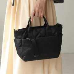 バッグ　ブラック　キルティング