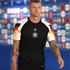 adidas Özil 8 ブラックシャツ - メルカリ