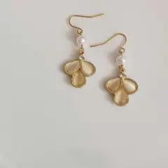№694　淡水パール×チャームピアスイヤリング　ハンドメイド