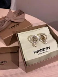 BURBERRY ロゴ入りイヤリング パール付き