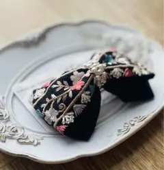 バレッタ　インド刺繍リボン 黒　花柄 パールビーズ　大人可愛い