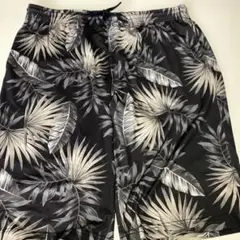❤️SALE❤️凉感　モノトーン ハワイボタニカル柄 メンズ ショートパンツ❤️のサムネイル