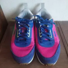 PUMA 派手ピンク ネイビー スニーカー