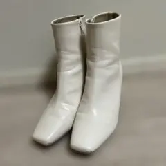 ホワイト ショートブーツ 合成皮革 中ヒール