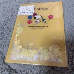 新品　スヌーピー キラキラ　スパンコール　クリアファイル　両開き