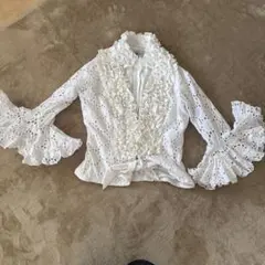 SONIA JOHNES フリル付きホワイトトップス