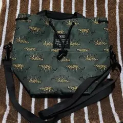 kiu ショルダーバッグ　レオパード　グリーン　カーキ