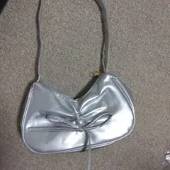 シルバー リボン付き ハンドバッグ