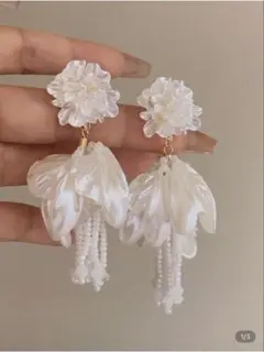 フラワーモチーフ ホワイトピアス　パール　ウェディング