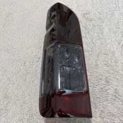 ハイエース　テールランプ左側のみ