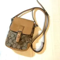 コーチ☆斜め掛けショルダーバッグ　シグネチャー　革　ミニ　ボディバッグ　ベージュ