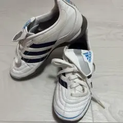 adidas トレーニングシューズ ホワイト/ネイビー22.5㎝