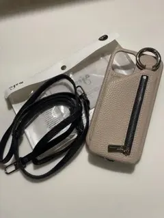 ajew iPhoneケース ショルダー紐付き ベージュ　美品✨のサムネイル
