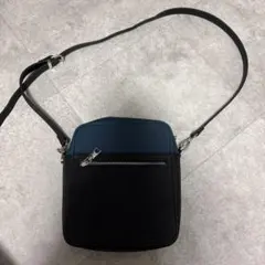 takeo kikuchi ショルダーバッグ ブラック×ブルーのサムネイル