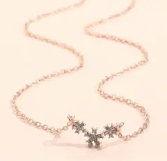 【即日～翌日発送】3連フラワーネックレス　ゴールド　ラインストーン　*n14