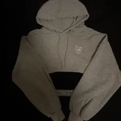 グレー クロップドフーディ ブラック タンクトップ セット