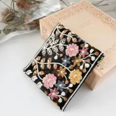 豪華☆全刺繍バネ口ポーチ／インド刺繍リボン／ハンドメイド／ブラック