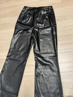ブラック フレアパンツ レザー風　XＳサイズ
