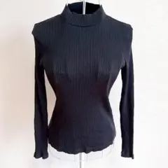 UNIQLO ユニクロ　ブラックのハイネック　長袖トップス　M 黒　レディース