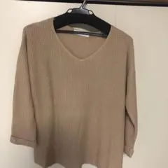 ベージュ Vネック リブ編み ニット