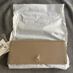 ベージュ長財布