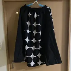 黒白ドット柄フレアロングスカート