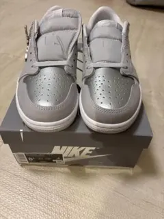 ナイキ エアジョーダン1 Nike Air Jordan 1 メタリックシルバー