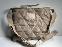 ベージュ キルティング ファーサコッシュ　ショルダーバッグ　リバーシブル