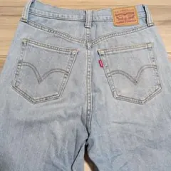 LEVI'S　ハイウエスト ライトブルー デニムパンツ　26インチのサムネイル