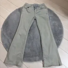 GU スリムフレアジーンズ　Sサイズ
