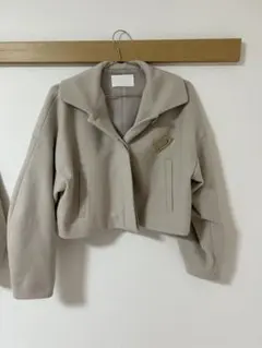 Chico ブローチ付ウールショート丈コート