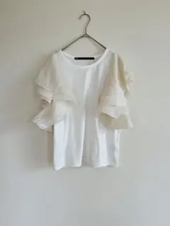 {muller of yoshiokuboミュラーオブヨシオクボ}上品フリル袖Tのサムネイル