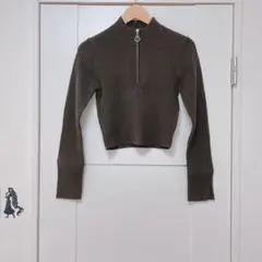 GU オリーブ ハイネック セーター