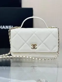 CHANEL ホワイト キルティング ショルダーバッグ