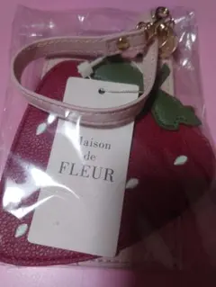 Maison de FLEUR いちご型パスケース 定期入れ