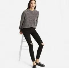 UNIQLO ウルトラストレッチスキニージーンズ ダメージ カットオフ　黒 24