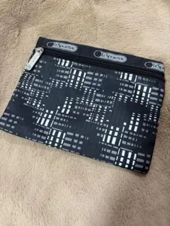 LeSportsac レスポートサック ポーチ　幾何学柄　ブラック