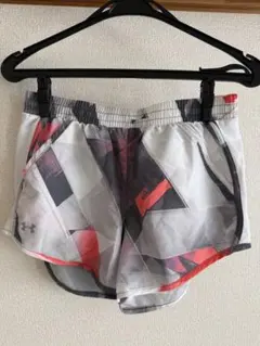 Under Armour 幾何学模様 ショートパンツ Sサイズ