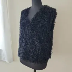 黒いファー風ノースリーブベスト