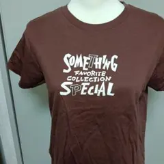 SOMETHING 半袖Tシャツ ブラウン ロゴプリント 日本製のサムネイル