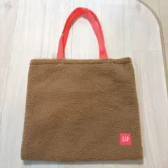 GAP もこもこ×ネオンカラーバッグ