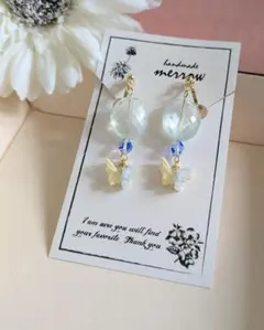 ハンドメイド 蝶のイヤリング 青と白