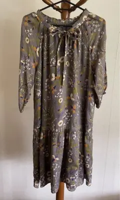 【新品試着のみ】GAP★涼しげコットン花柄プリント☆ティアードワンピ★グレー