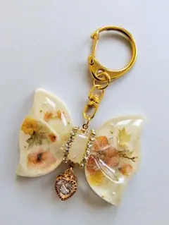 ぷっくりリボン♡レジンキーホルダー　ちーずけーき