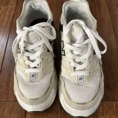 New Balance ホワイトスニーカー