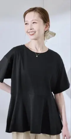 ブラック フレアデザイン 半袖Tシャツ　ペプラムTシャツ　ロペピクニック