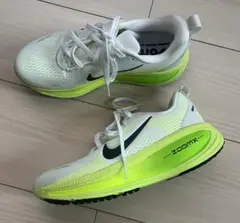 Nike vomero18ランニングシューズ ホワイト/ライムグリーン