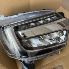 デリカd5　 左　クリアランスランプ 三菱（MITSUBISHI） (YT)ブラックアウトクリアランスランプ
