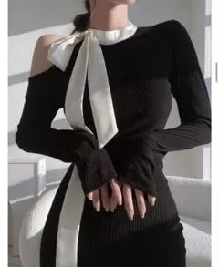 オフショルダーリボン付きブラックワンピース
