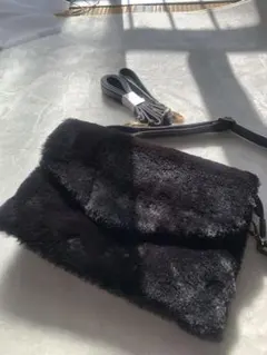 ファーショルダーバッグ 黒 ブラック 2way もこもこ 秋冬